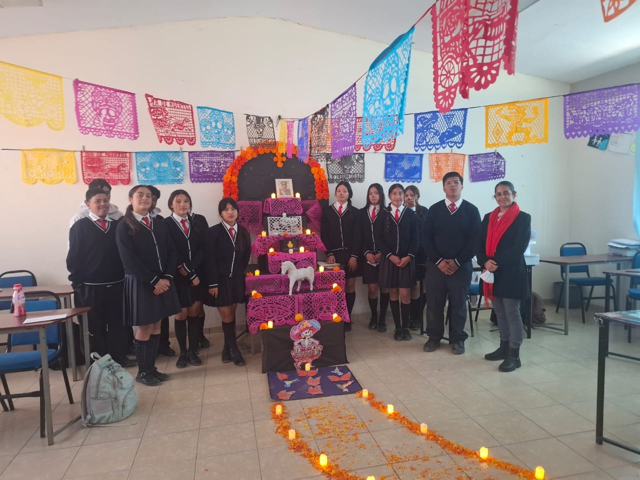 Jóvenes de Guanajuatillo y la Tesorera rescatan la tradición: Concurso de Altares 2025 une comunidades