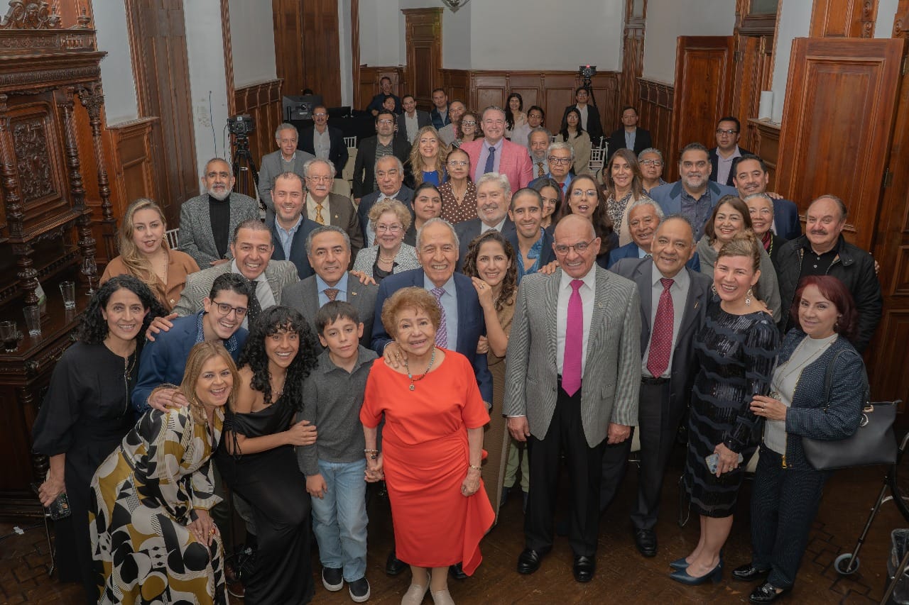 Reconoce AIMMGM trayectoria y legado en la minería mexicana de Octavio Alvídrez Cano