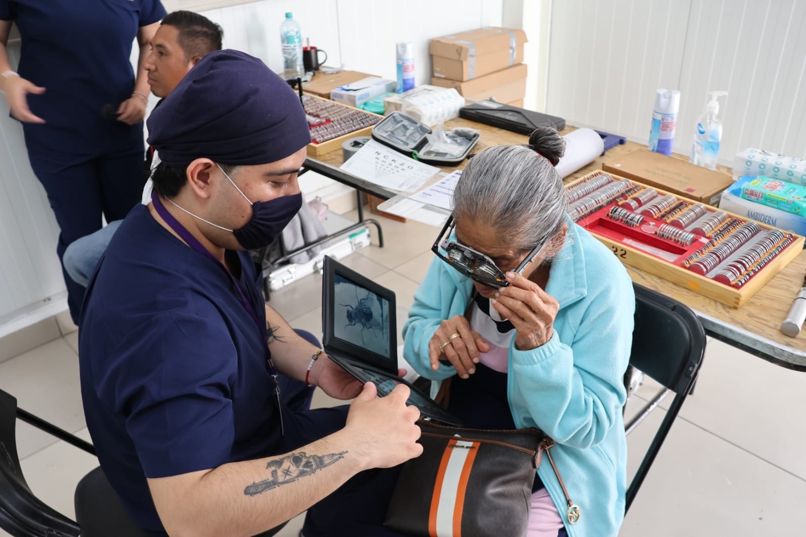 Peñoles entregará más 300 lentes gratuitos