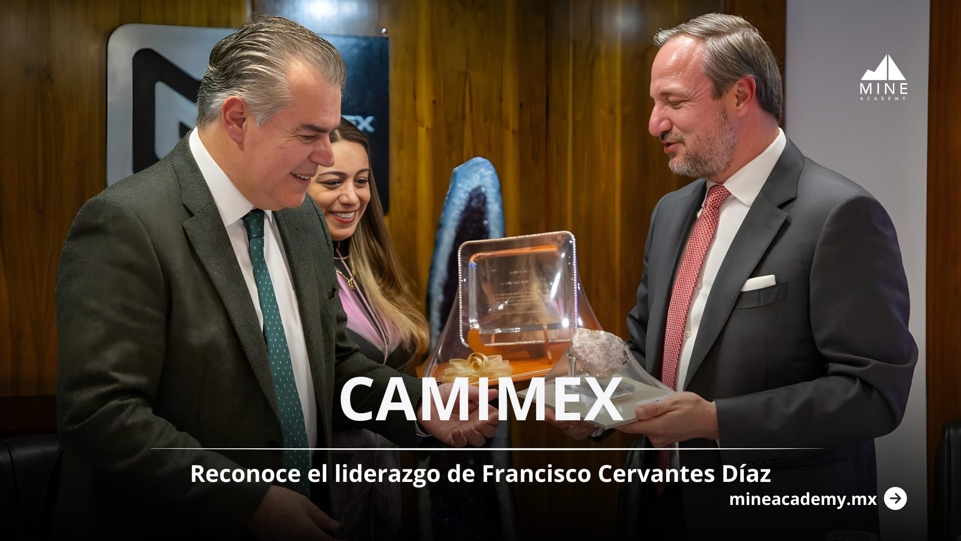 Francisco Cervantes recibe reconocimiento en CAMIMEX por su respaldo a la minería