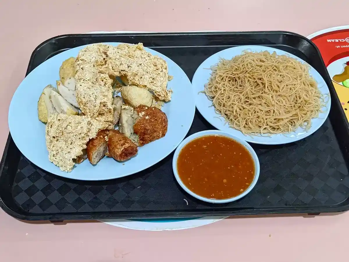 Sin Sin Prawn Crackers: Assorted Ngo Hiang & Fried Mee Hoon