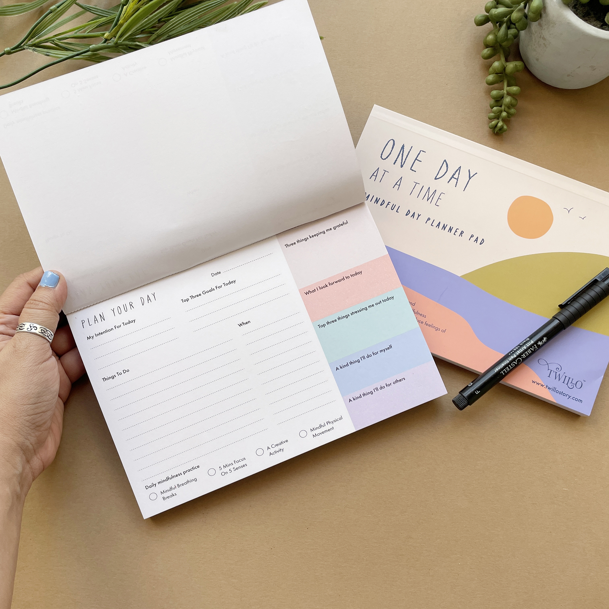 The Daily Planner | A5 Size | 75 Sheets | To Do List & Day Planner thumbnail 4