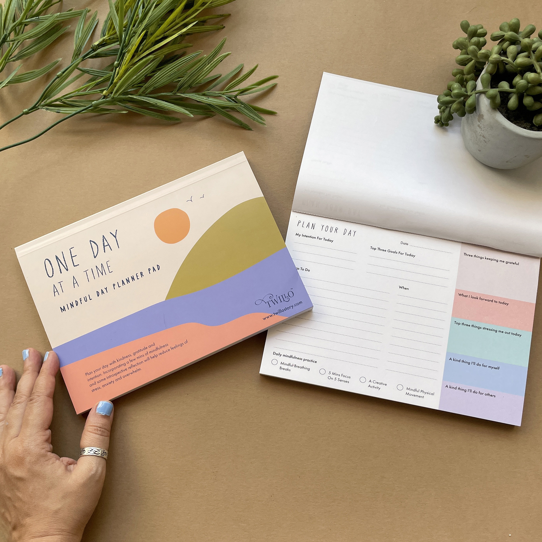 The Daily Planner | A5 Size | 75 Sheets | To Do List & Day Planner