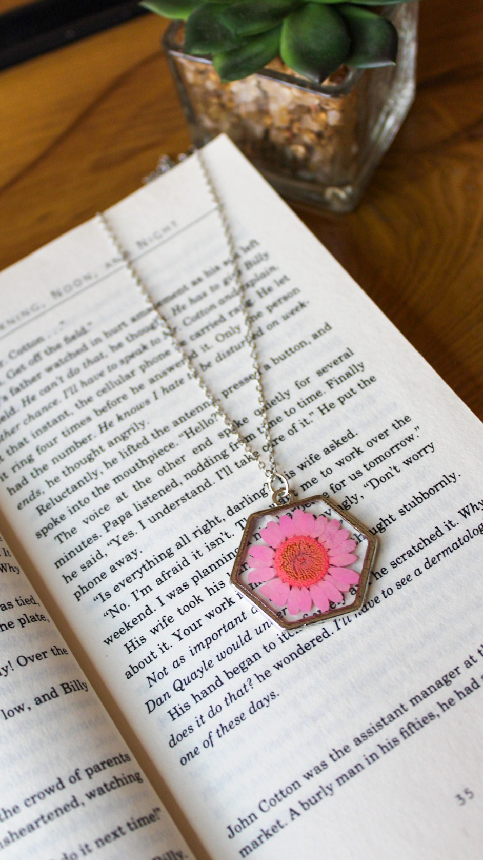 Radiant Daisy Glow | Handcrafted UV Resin Necklace 