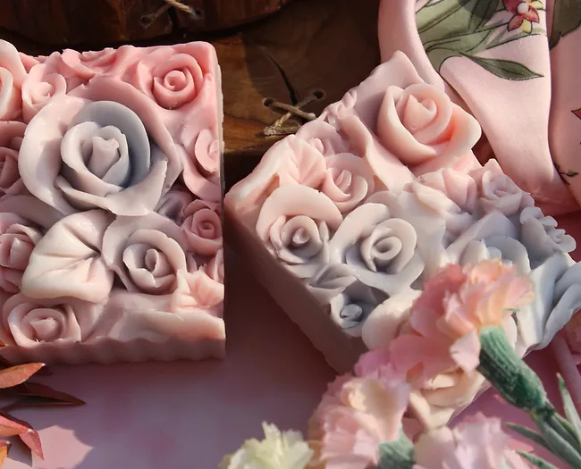 Lush Rose and Lavender Soap Bar thumbnail 1