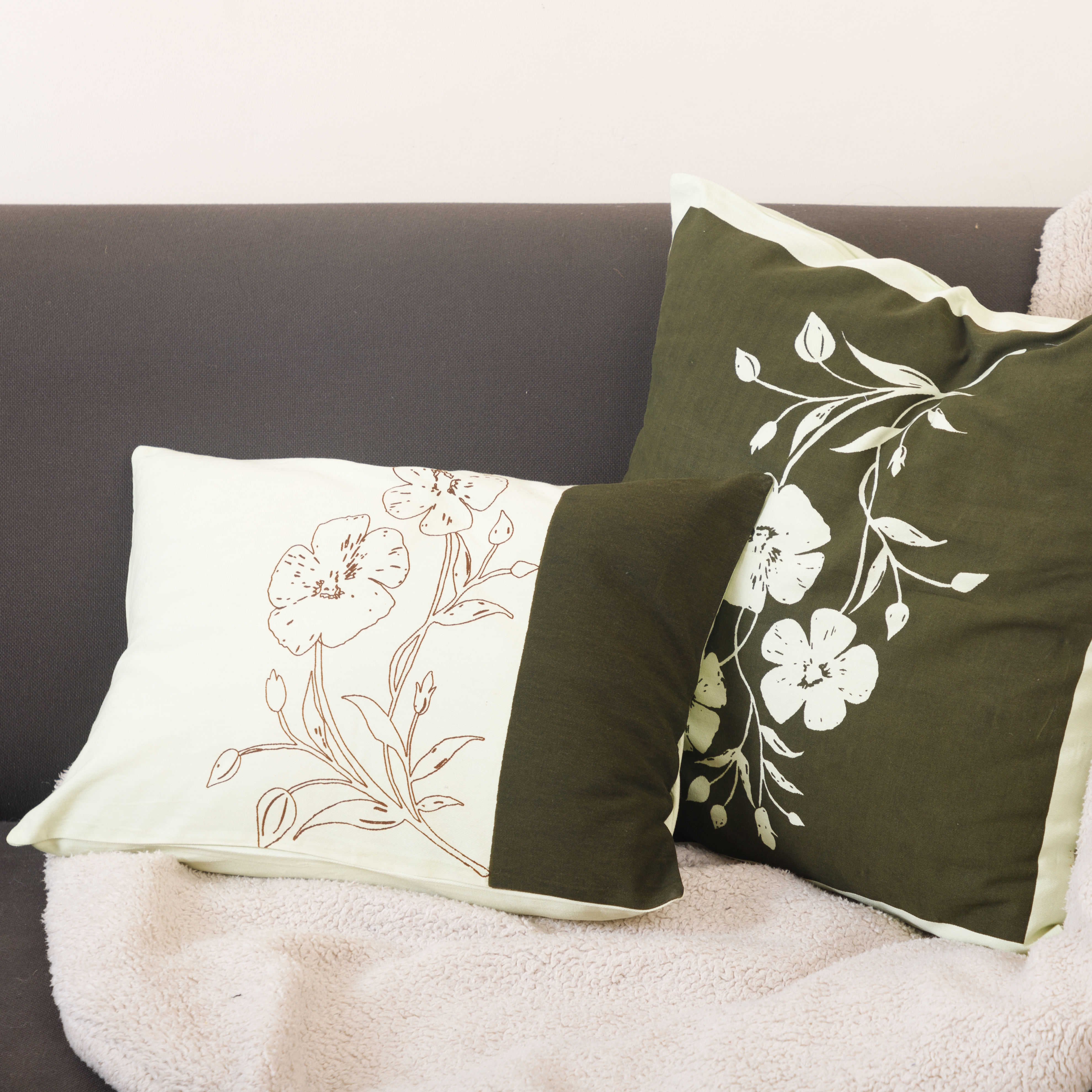 Floral print cushion cover | Recycled cotton | 20 x 20 | Available with cushion