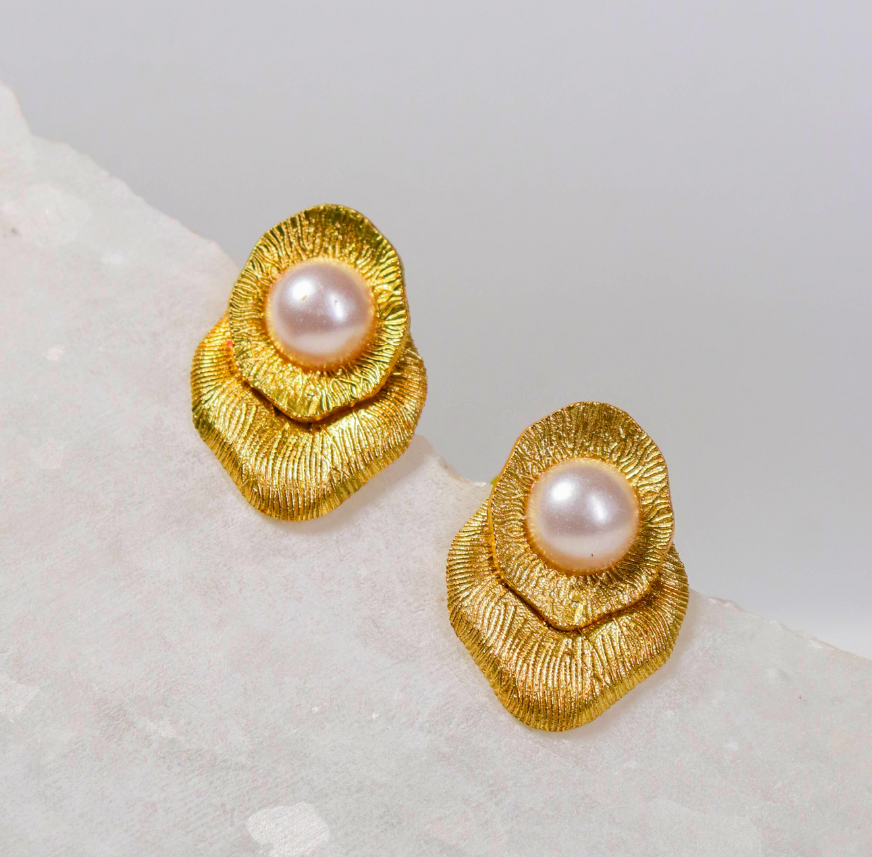 Leaf Pearl Studs Earrings thumbnail 3