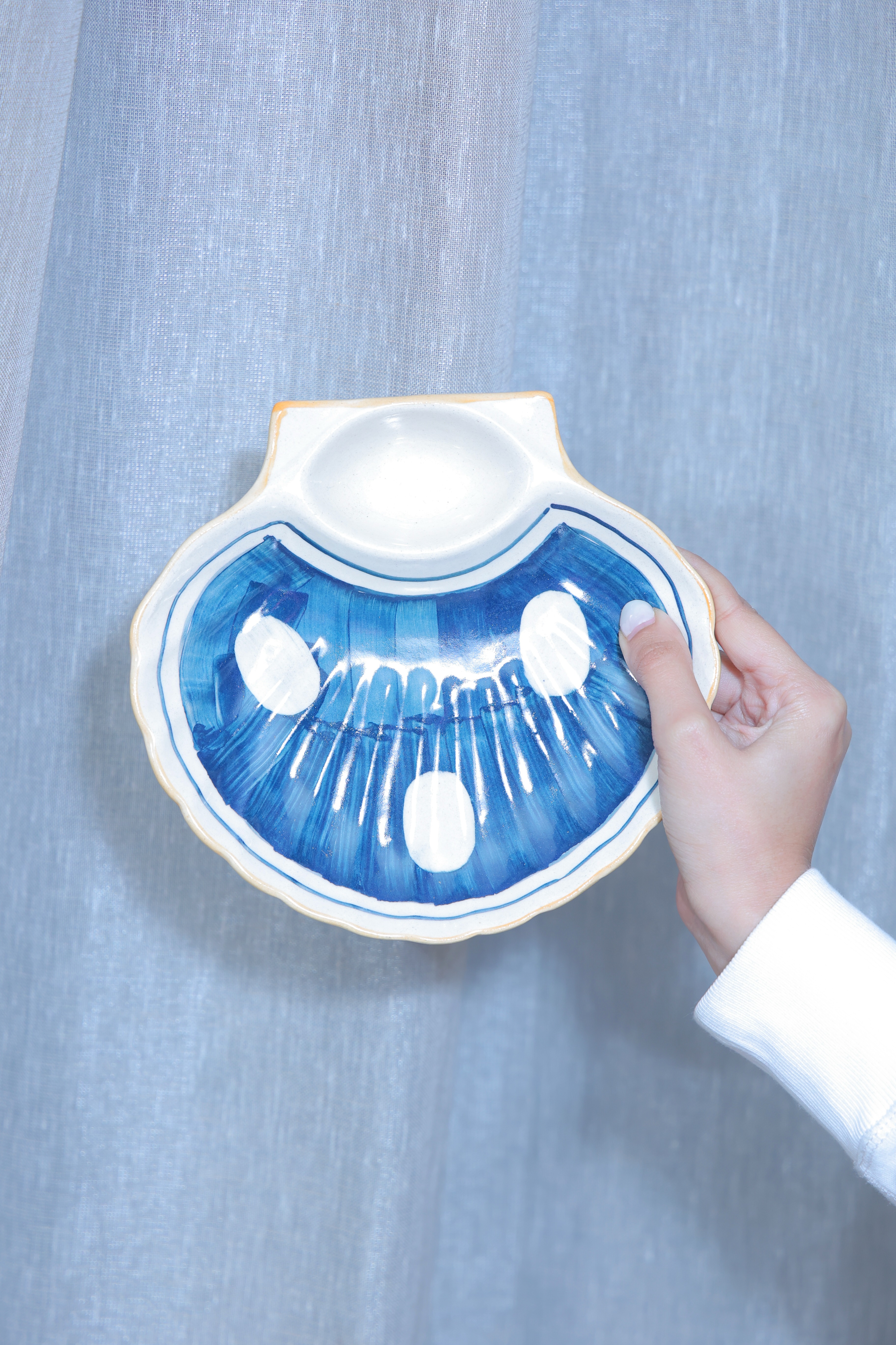 Shell Round Serving Platter | Blue & White - alternate view