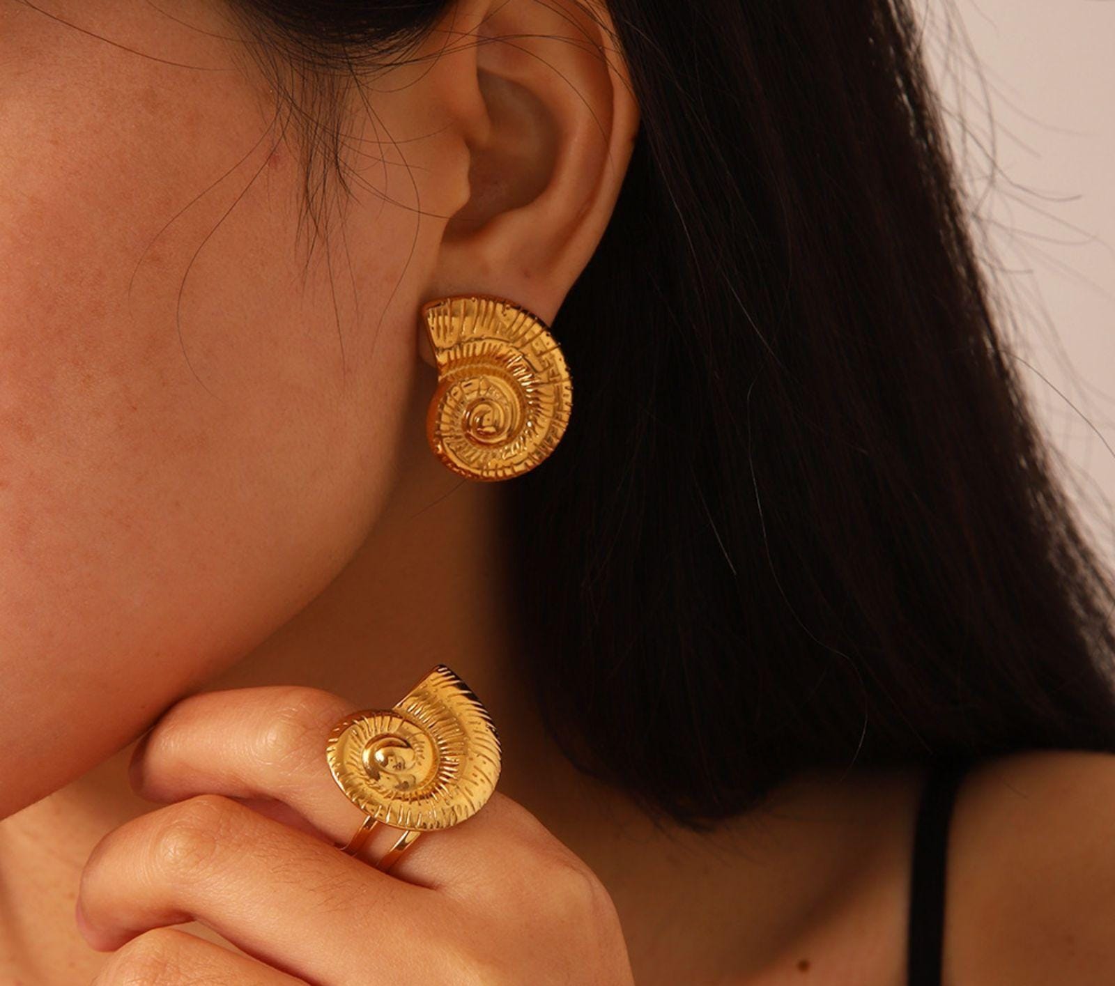 Concha Gold Earrings | Anti Tarnish thumbnail 2