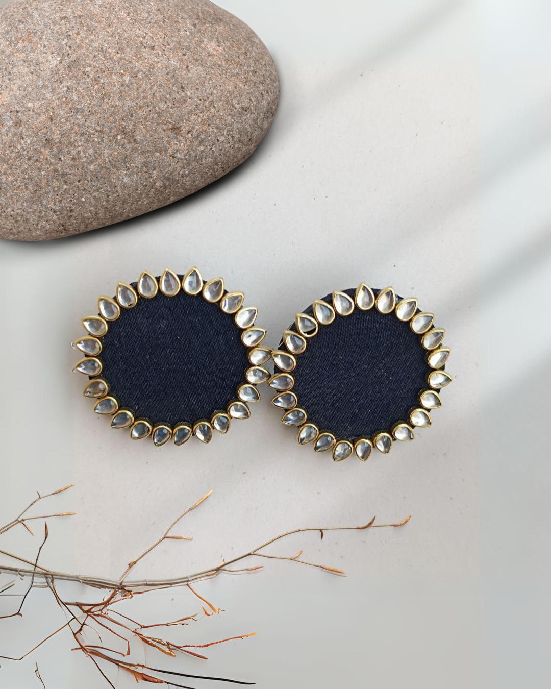  Plain Black Kundan Studs Earrings