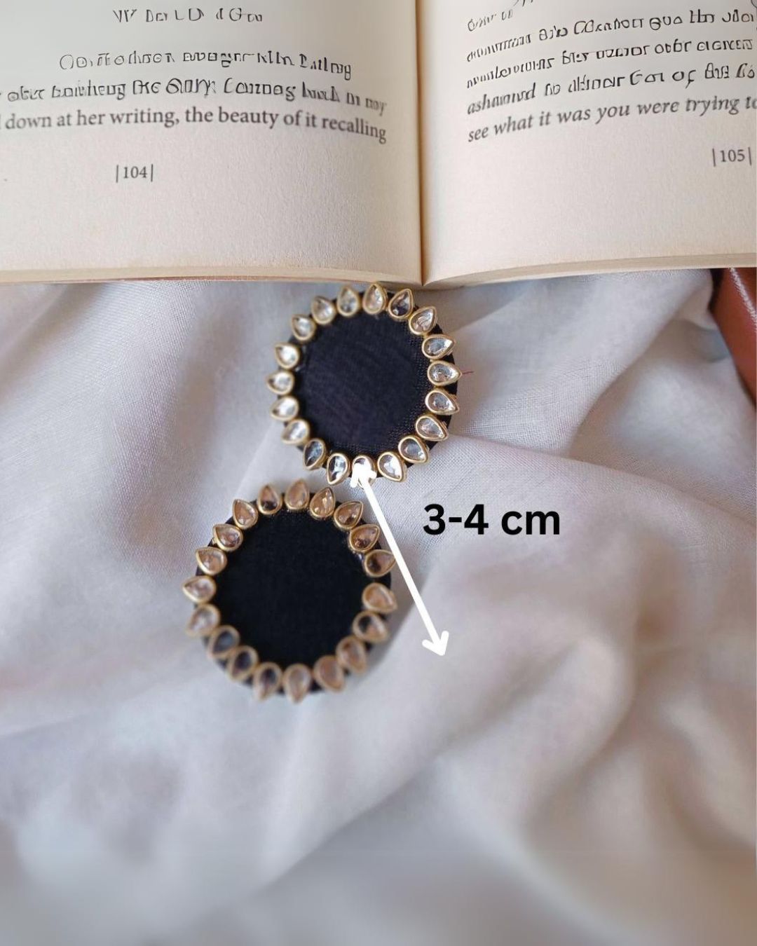  Plain Black Kundan Studs Earrings thumbnail 4