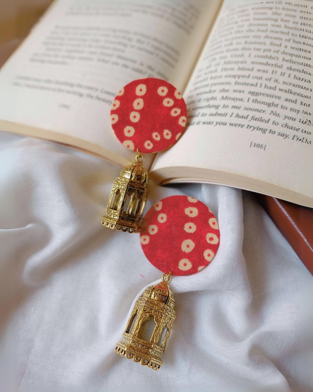 Red Bandhani Print Golden Jhumka Earrings thumbnail 2