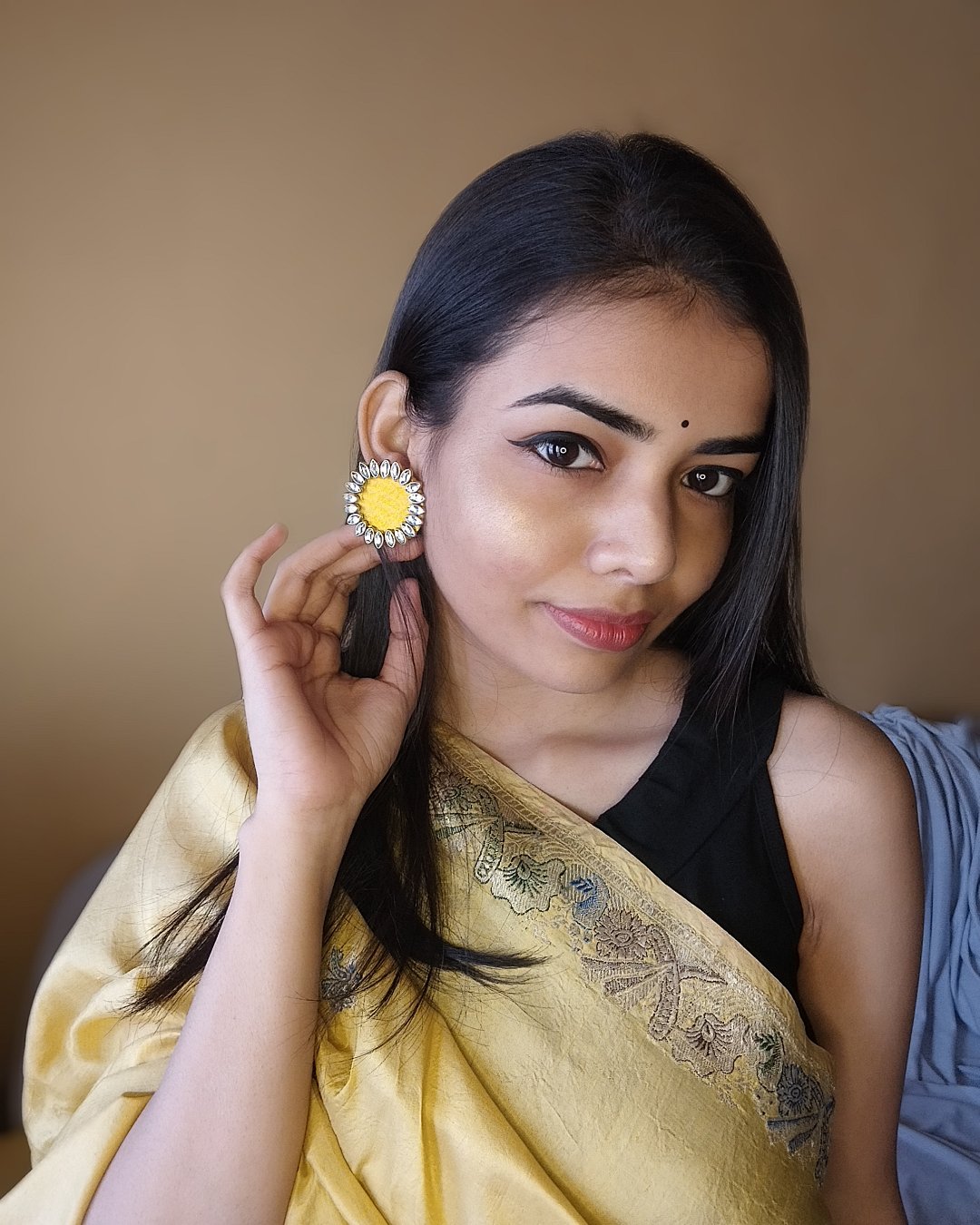 Yellow Kundan Studs Earrings thumbnail 3