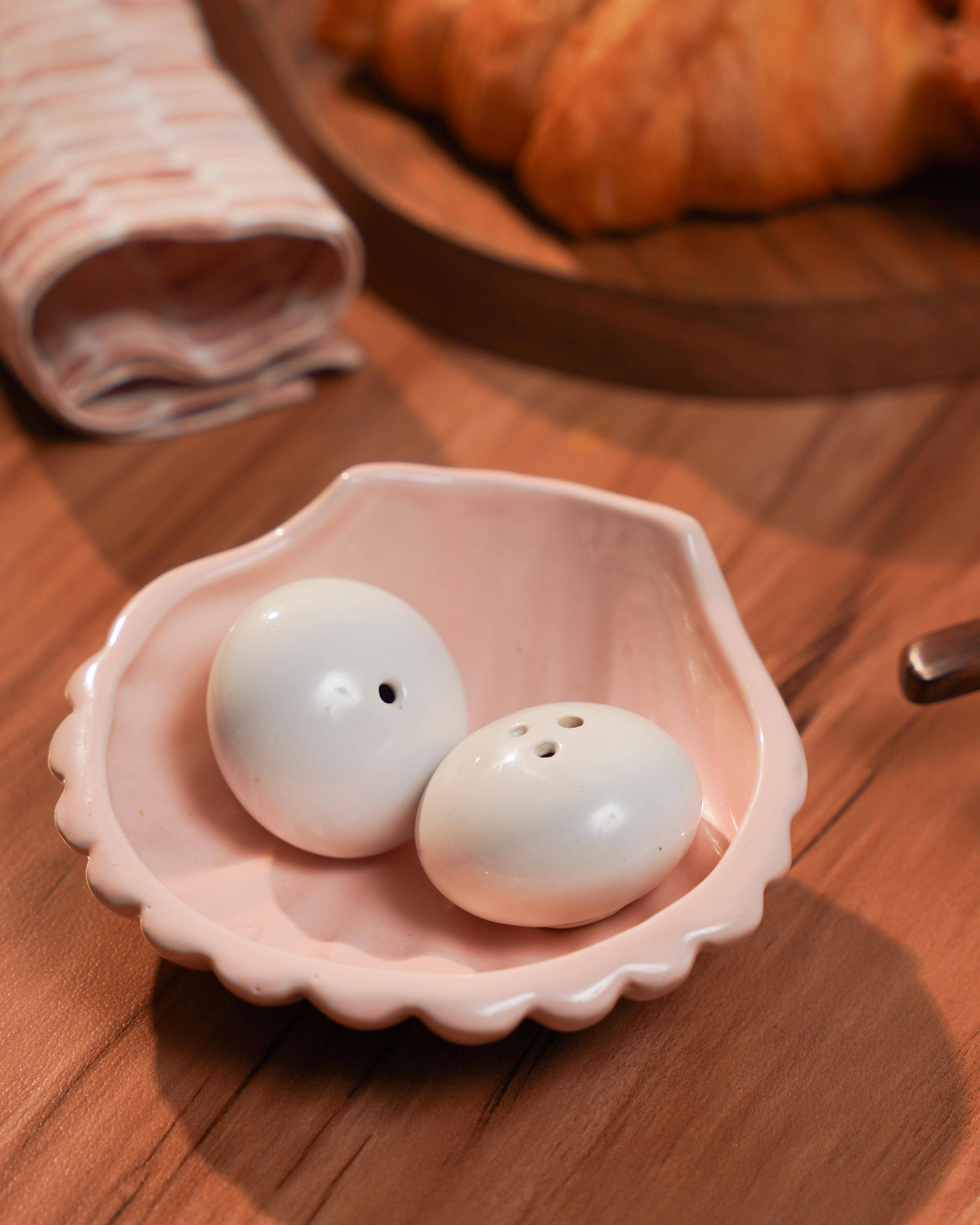 Amarkos Seashell with pearl Salt and Pepper Shakers