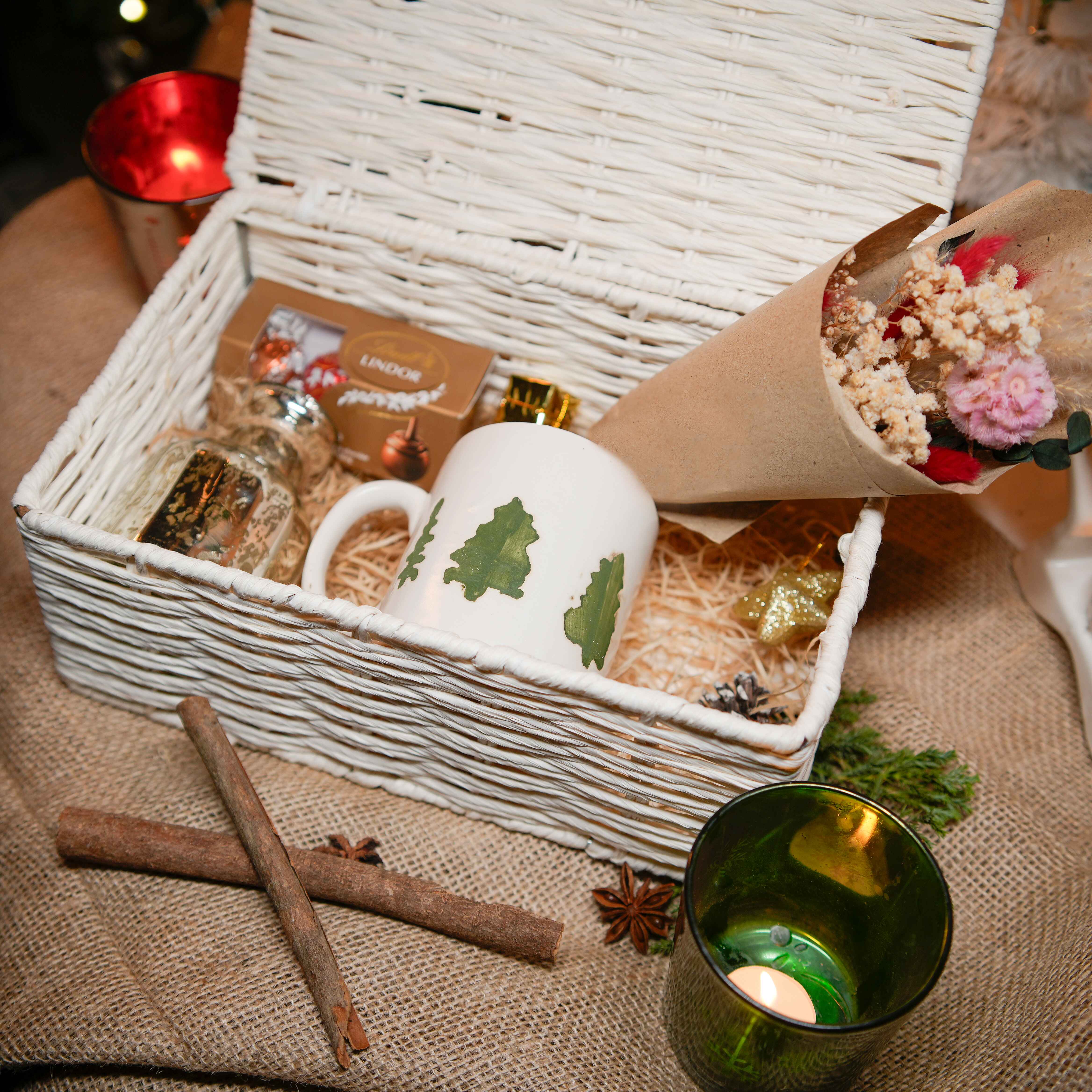 Santa Gift Box | Includes 1 Christmas Mug and 1 Vasae with Dried Flowers Bunch