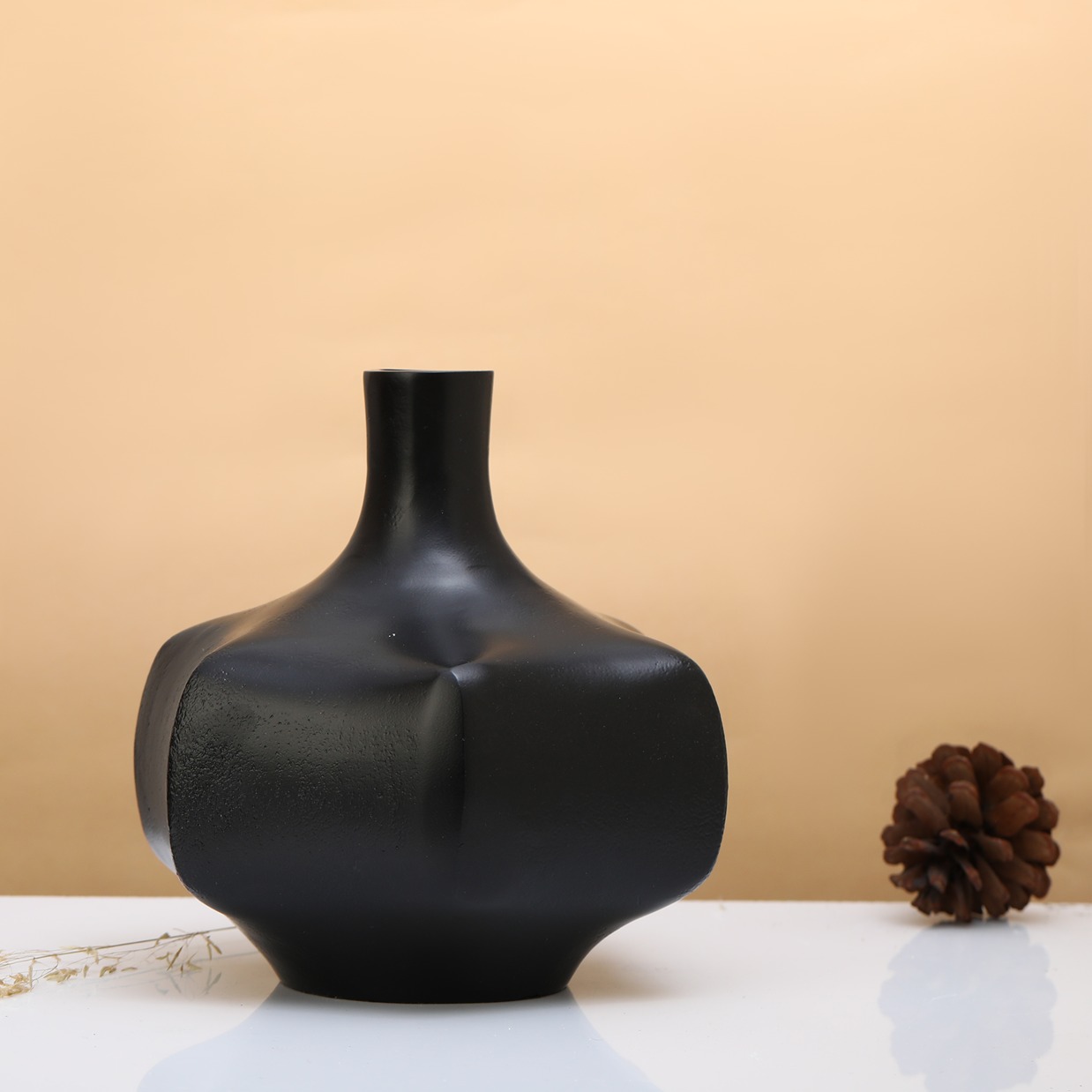 Verdant Metal Black Vase thumbnail 2