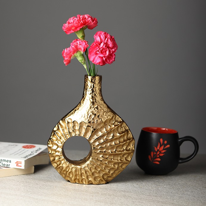 Seashell Serenity Vase - Standard Size Gold