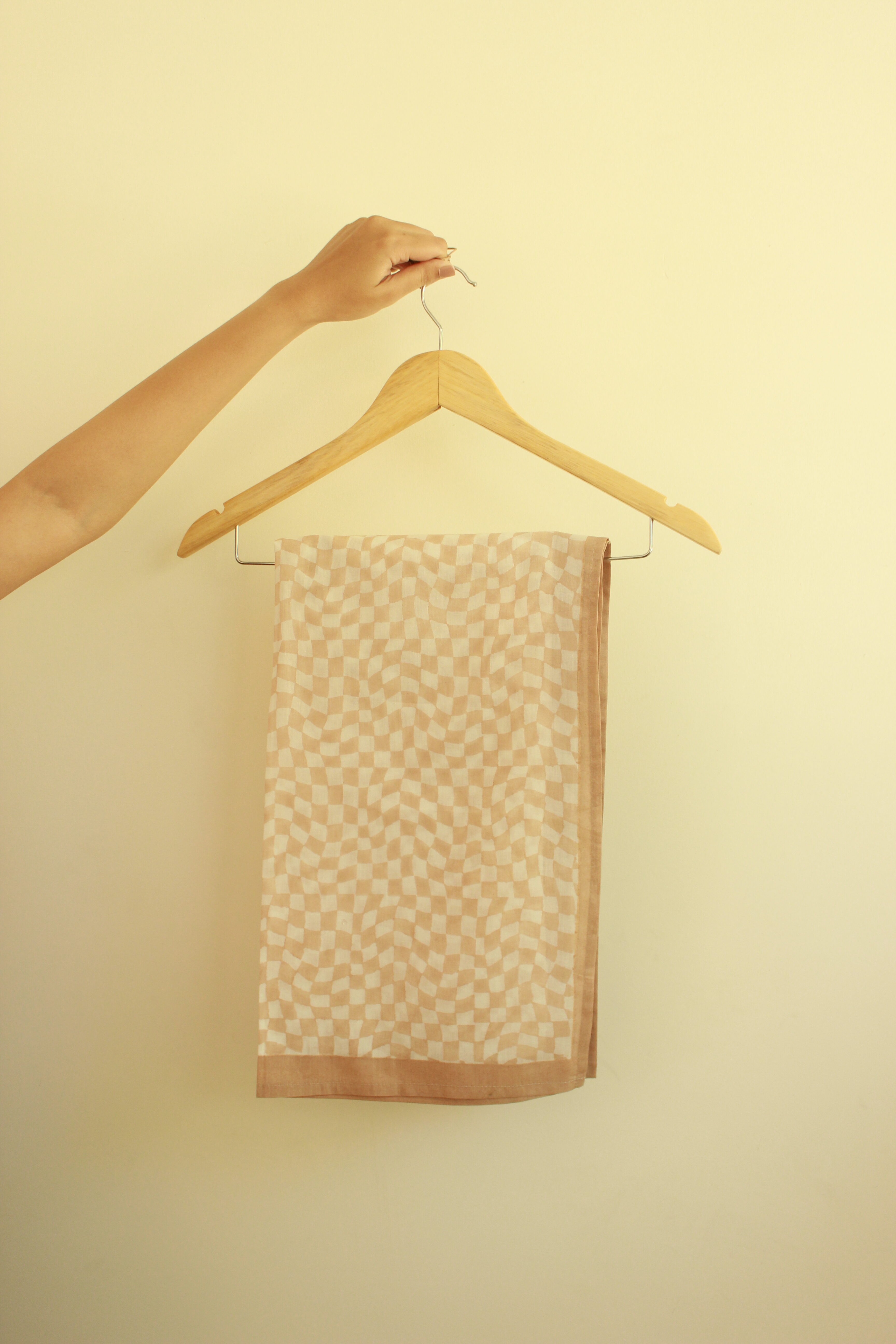 Mid-modern White and Peach Cotton Scarf Stole thumbnail 3
