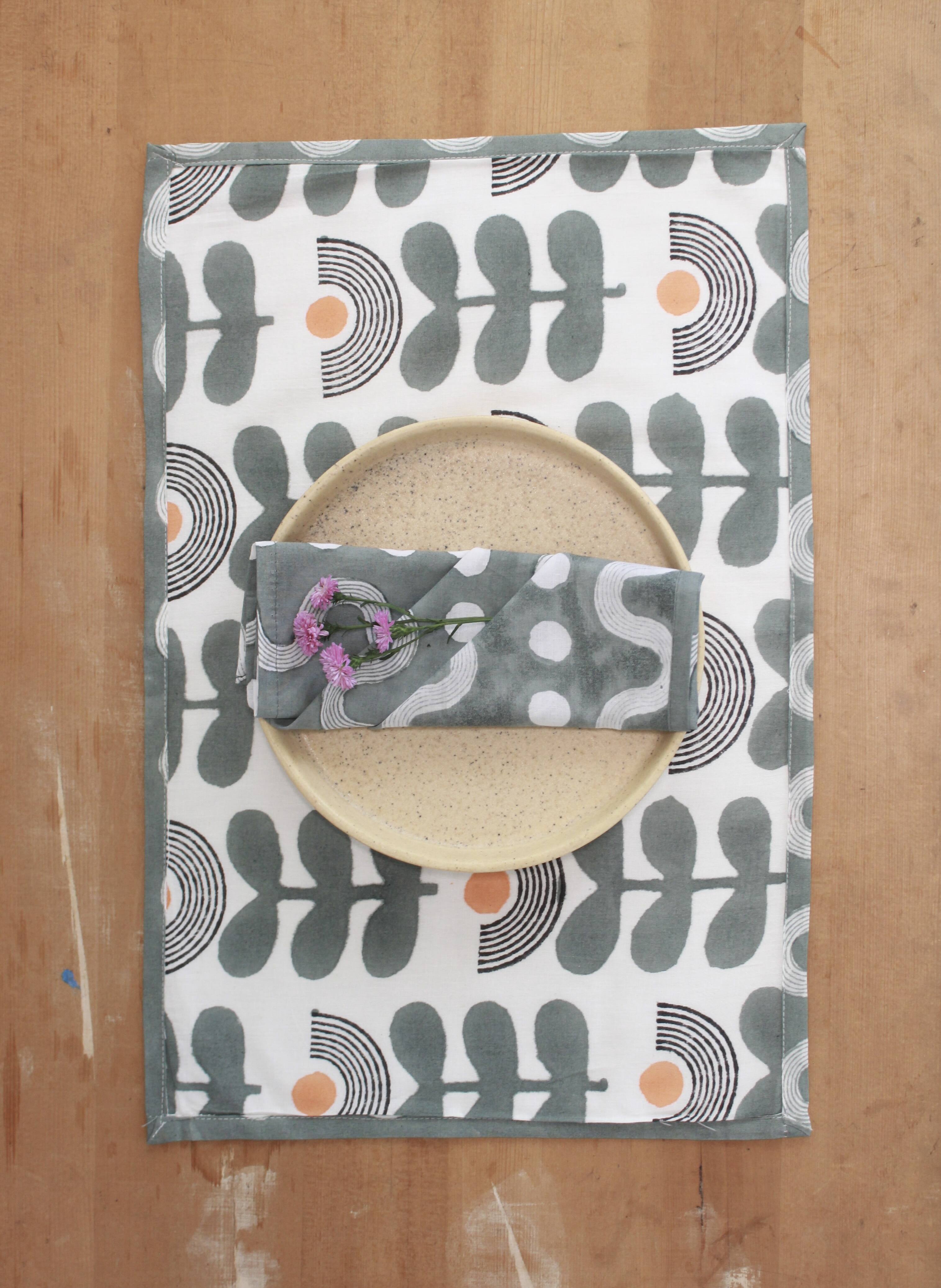 Sustainable Table Linen Set l Placemats & Napkin l Set of two | Grey thumbnail 3