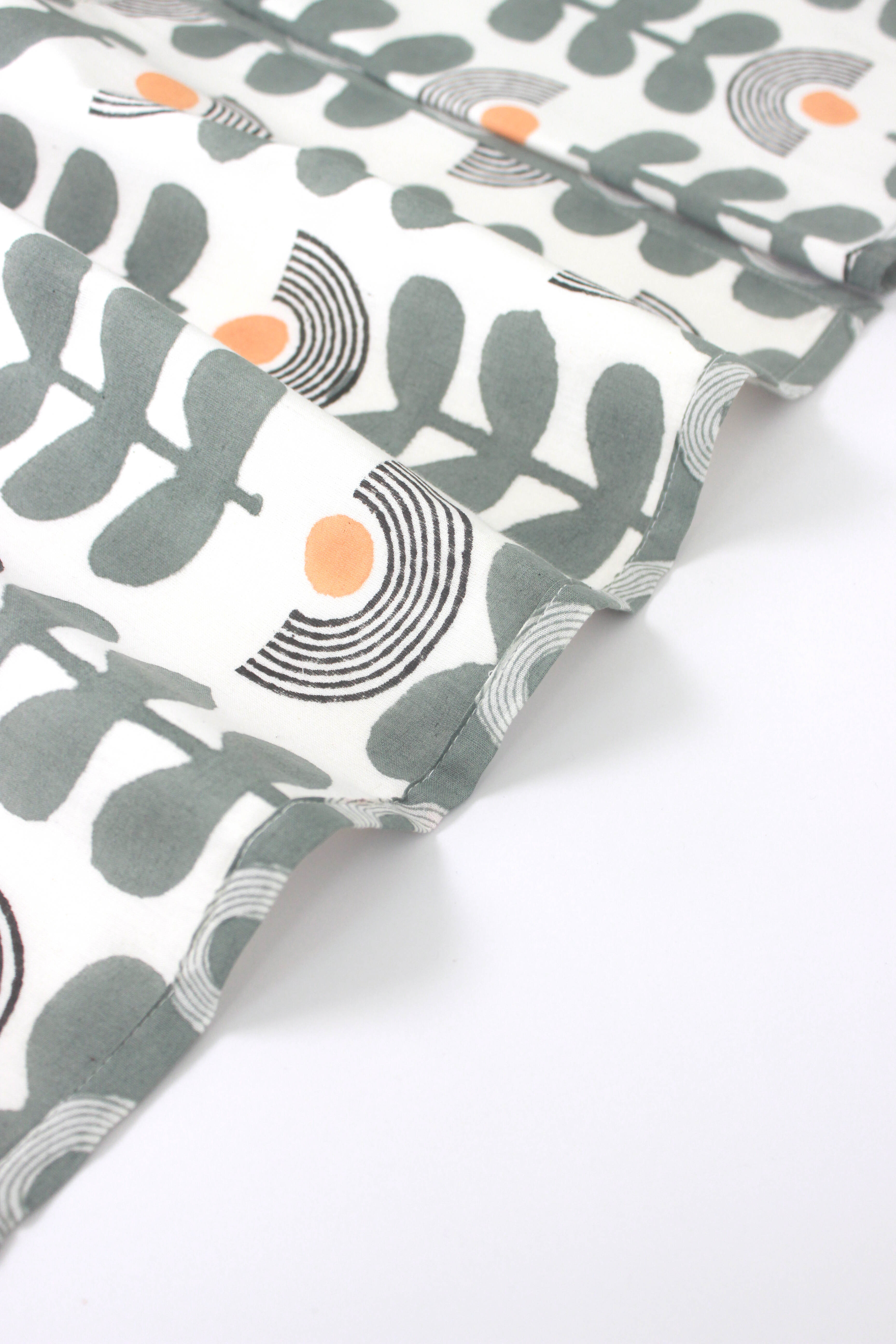 Sustainable Table Linen Set l Placemats & Napkin l Set of two | Grey thumbnail 4