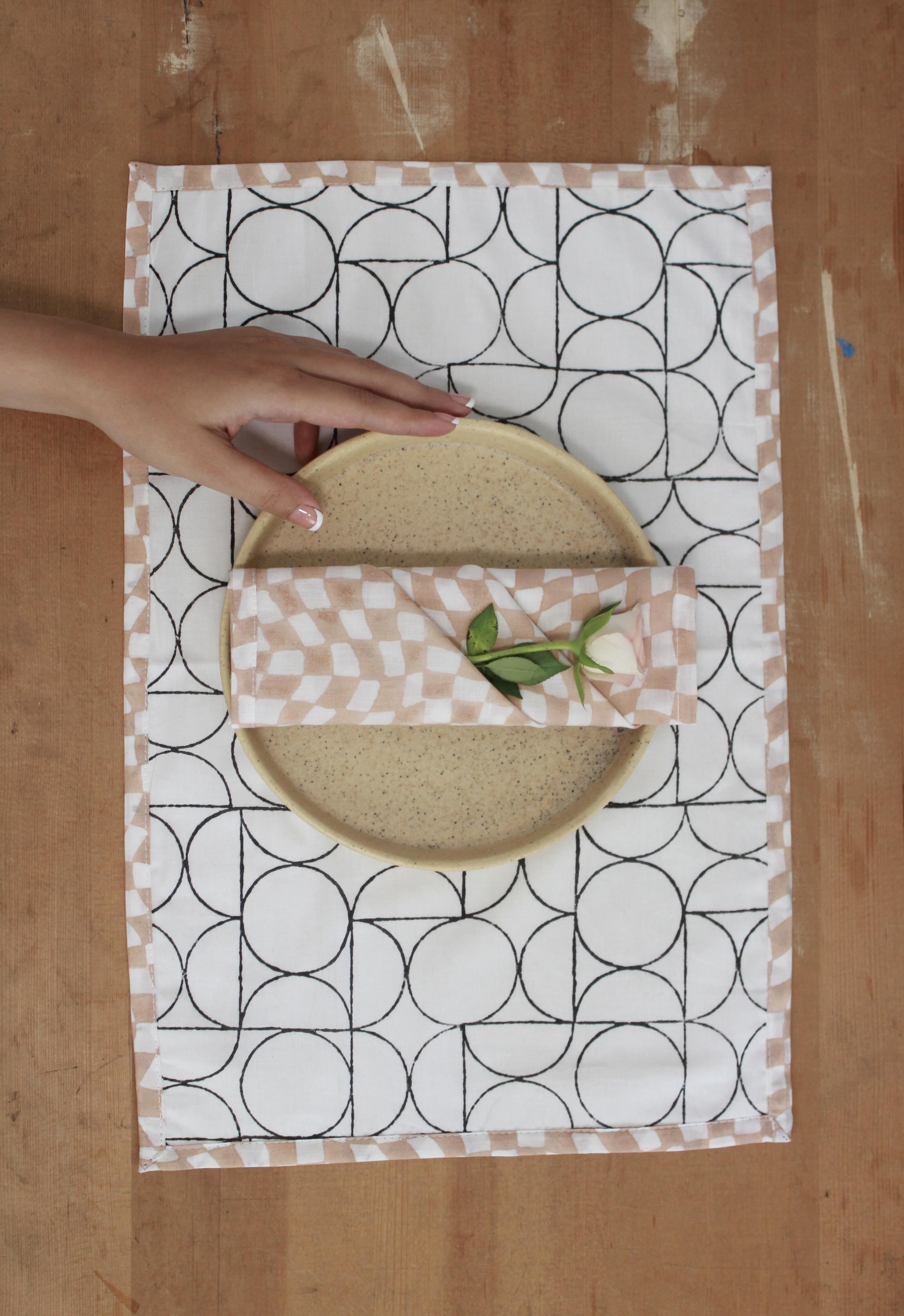 Sustainable Table Linen Set l Placemats & Napkin l Set of four | Peach thumbnail 5