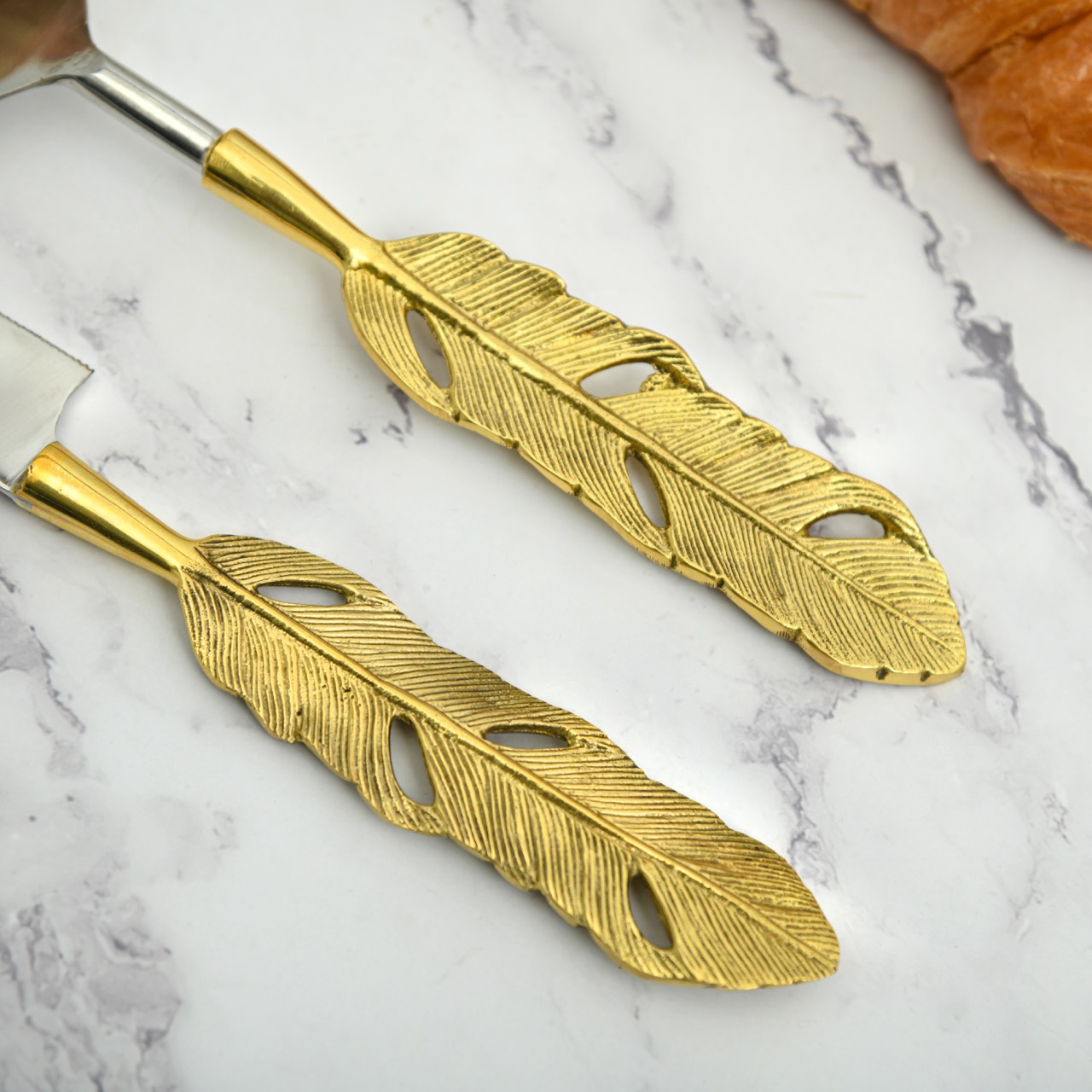 Punkh Cake and Knife Server - alternate view