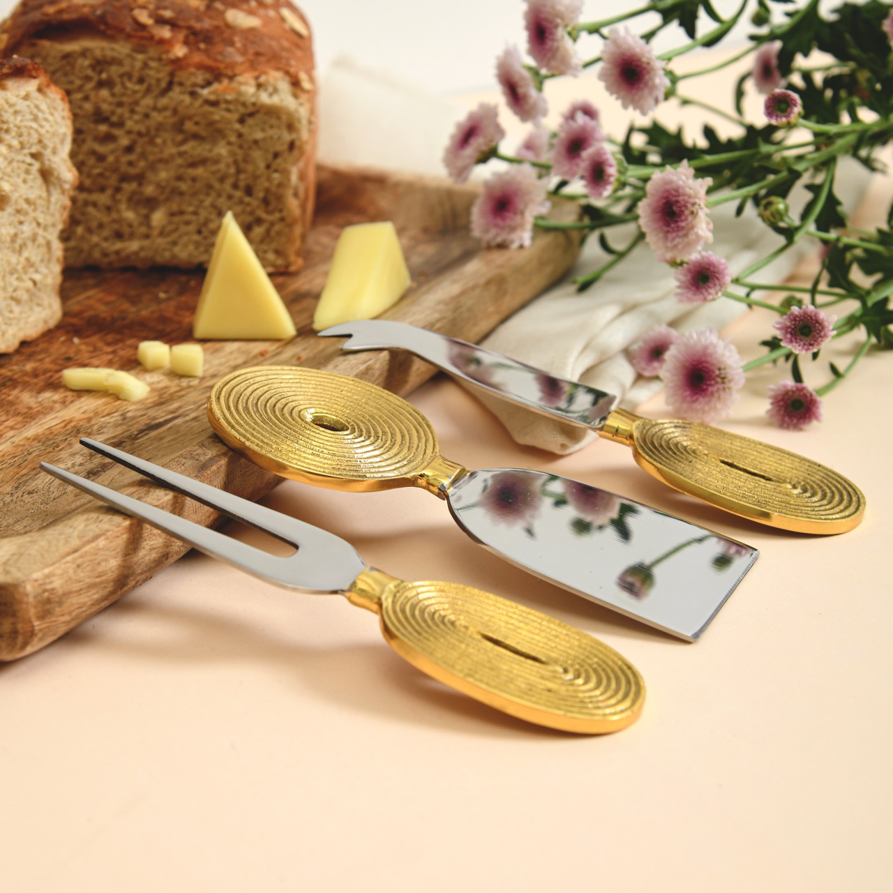 Ekaantrik Cheese Knife Set - alternate view