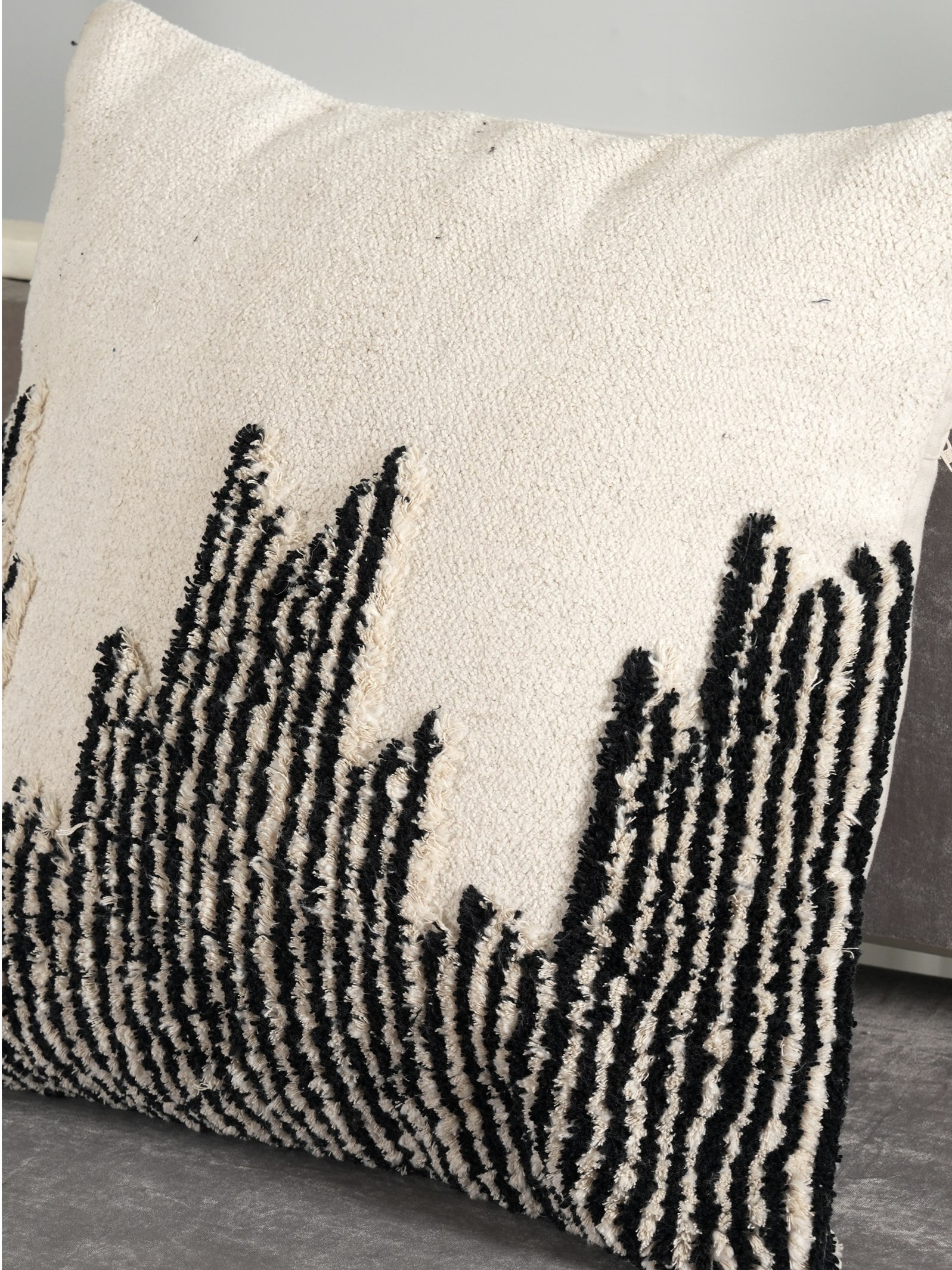 Textured Kilim Tufted Cushion Cover thumbnail 2