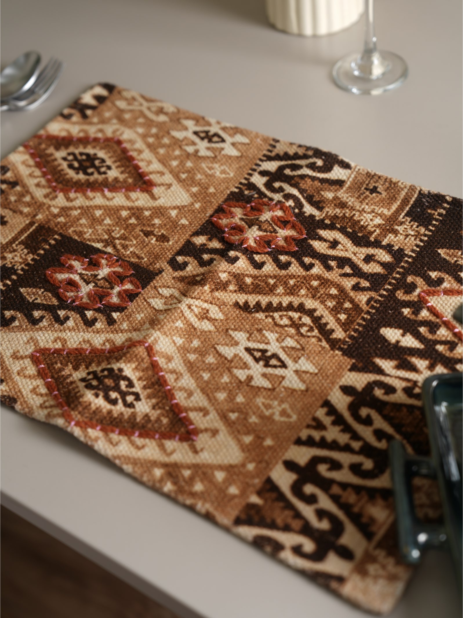 Tranquil Trellis Placemat  ( 30 x 45 cms - Set of 2  )