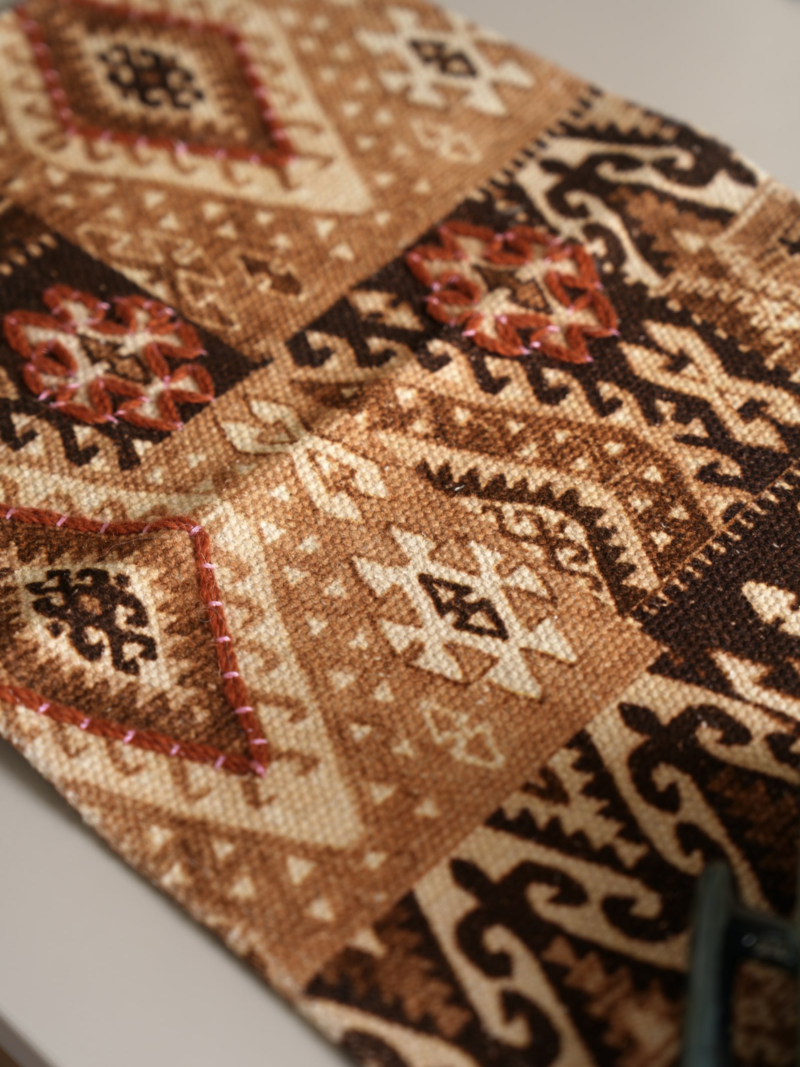 Tranquil Trellis Placemat  ( 30 x 45 cms - Set of 2  ) - alternate view