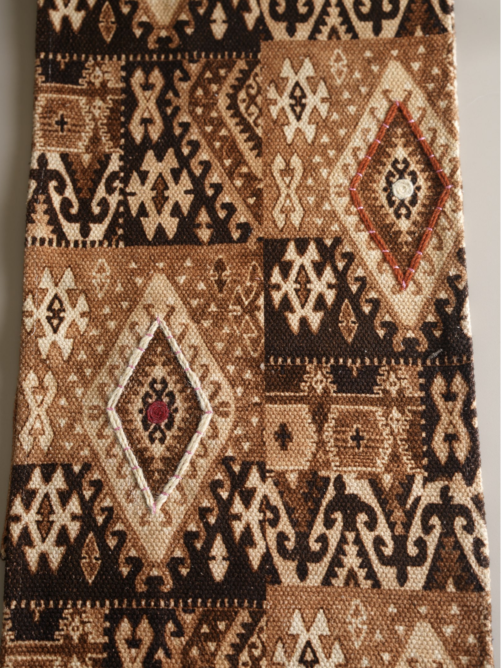 Tranquil Trellis Table Runner ( 30 x 180 cms ) thumbnail 3