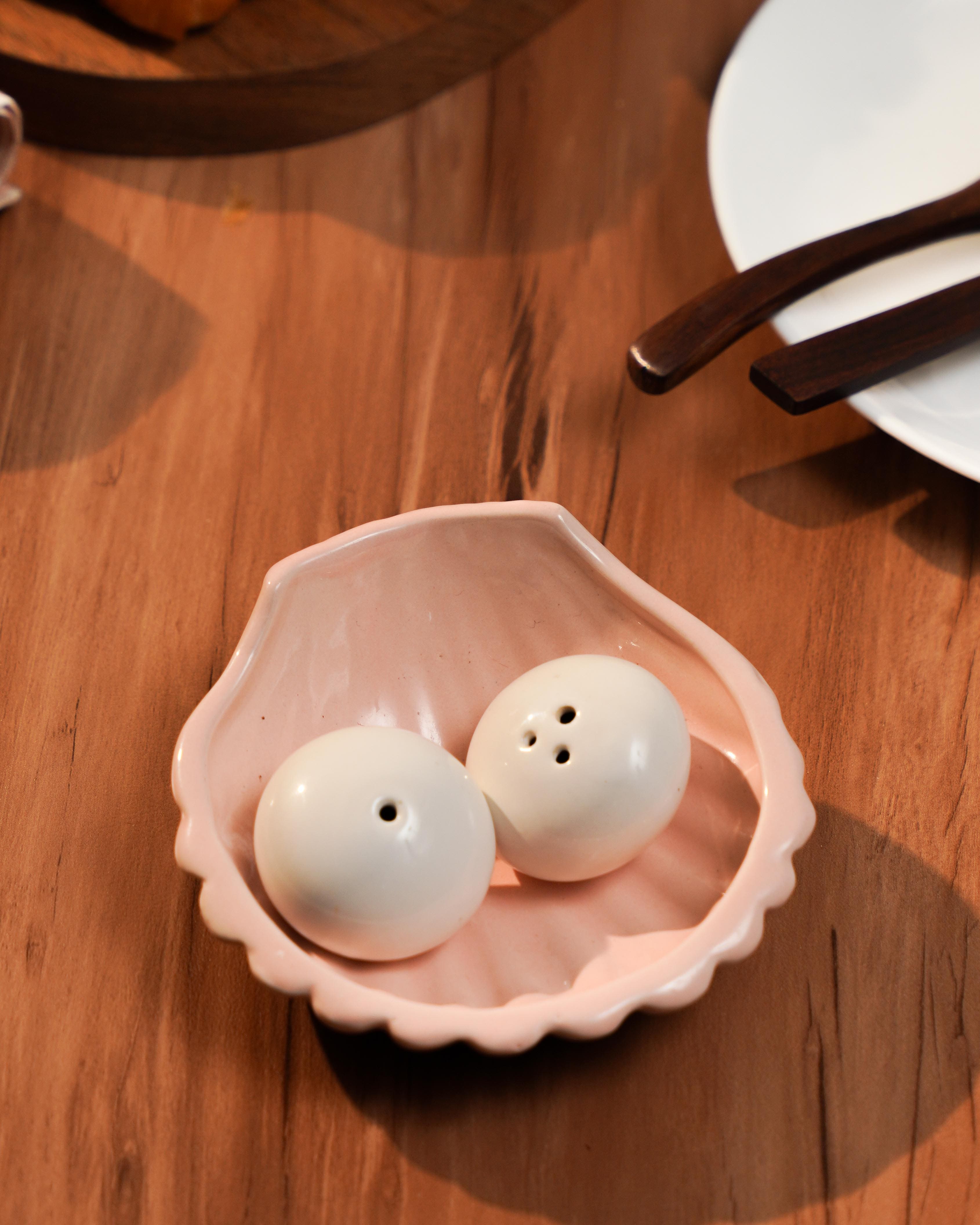 Amarkos Seashell with pearl Salt and Pepper Shakers