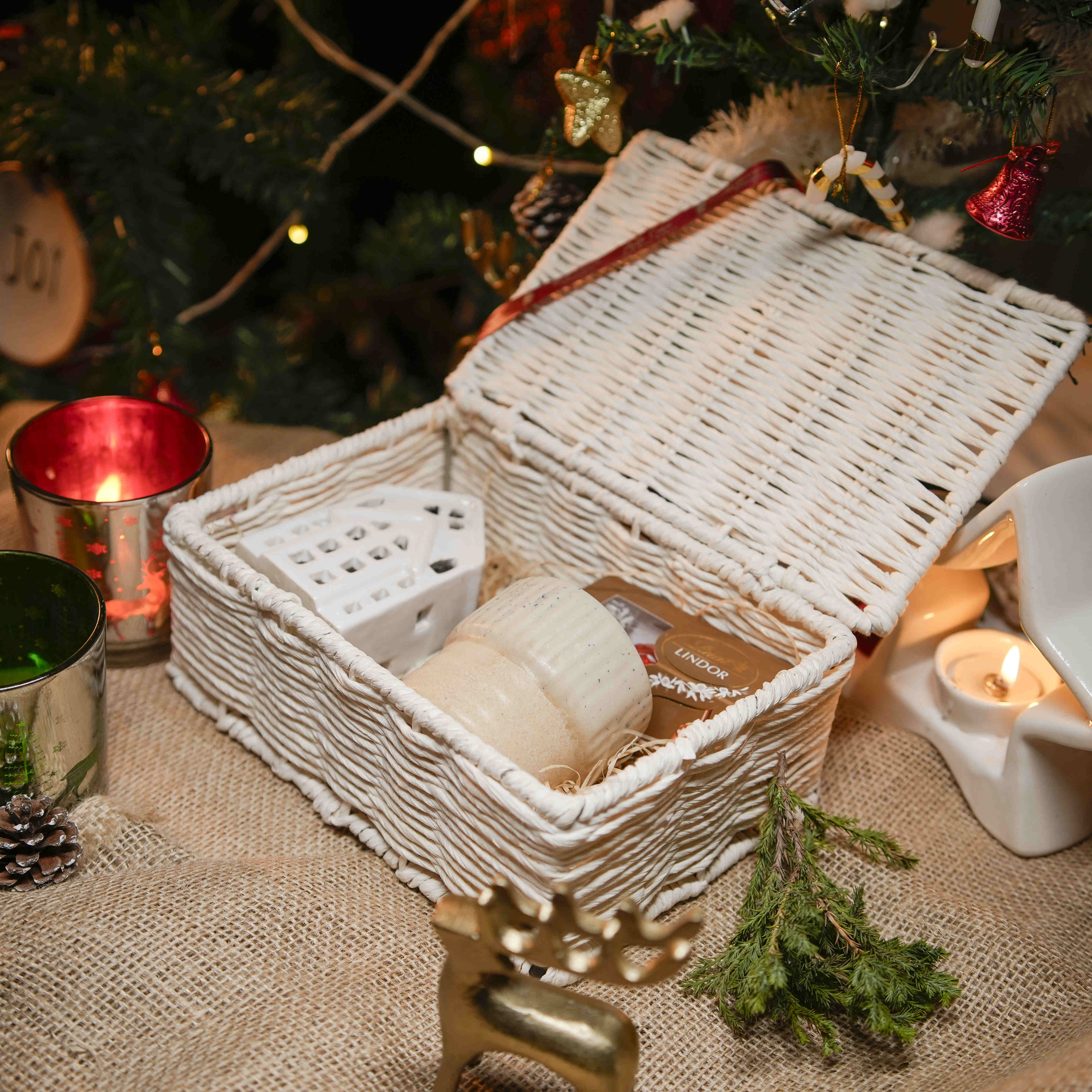 Christmas Treats Box Includes Heritage Mug of 250 ML