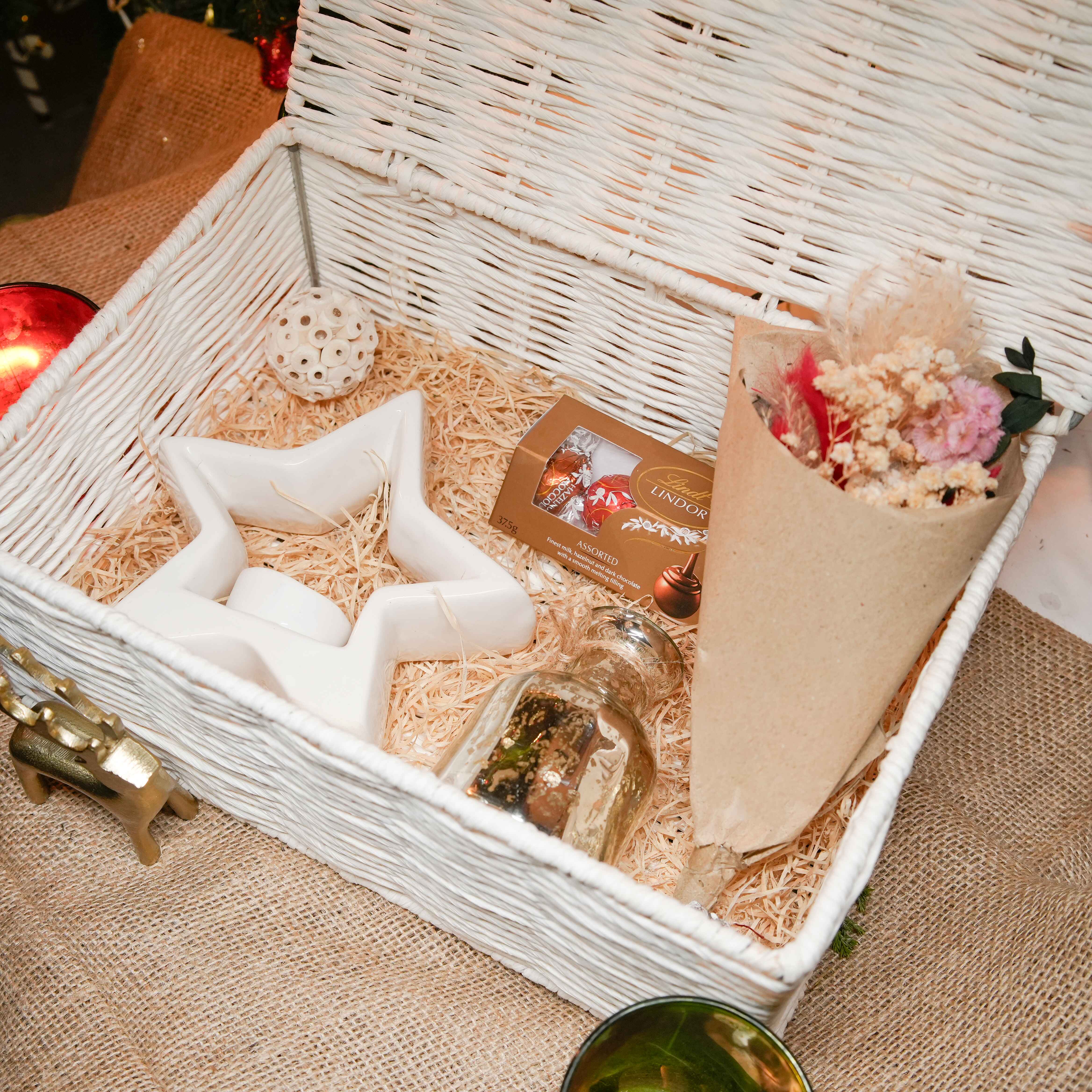 Light Christmas Gift Box | Contains Star Tealight and Mercury Vase with Dried Flowers