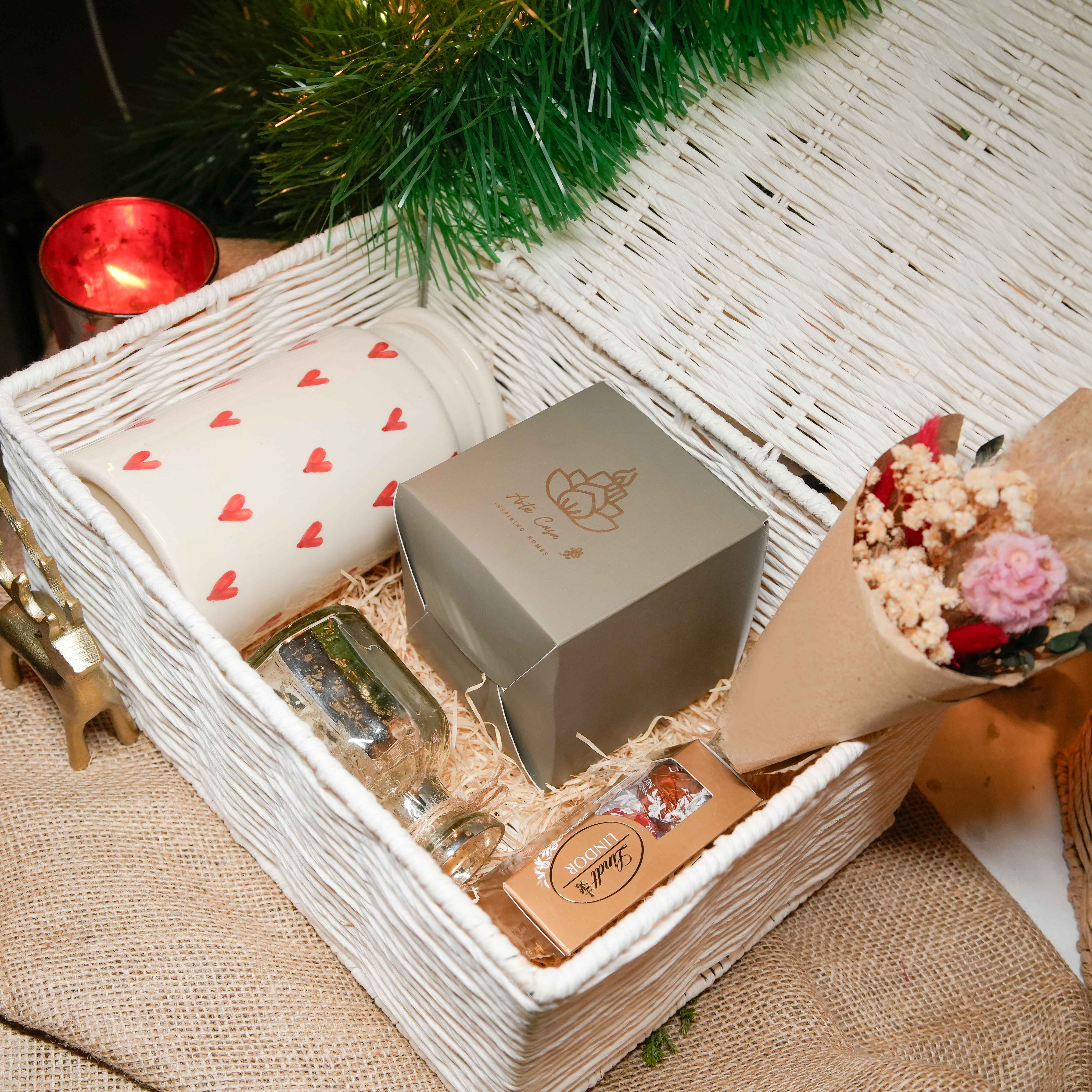 Winter Wonderland Gift Box | Includes Candle, Vase with Dried Flowers and Heart Jar
