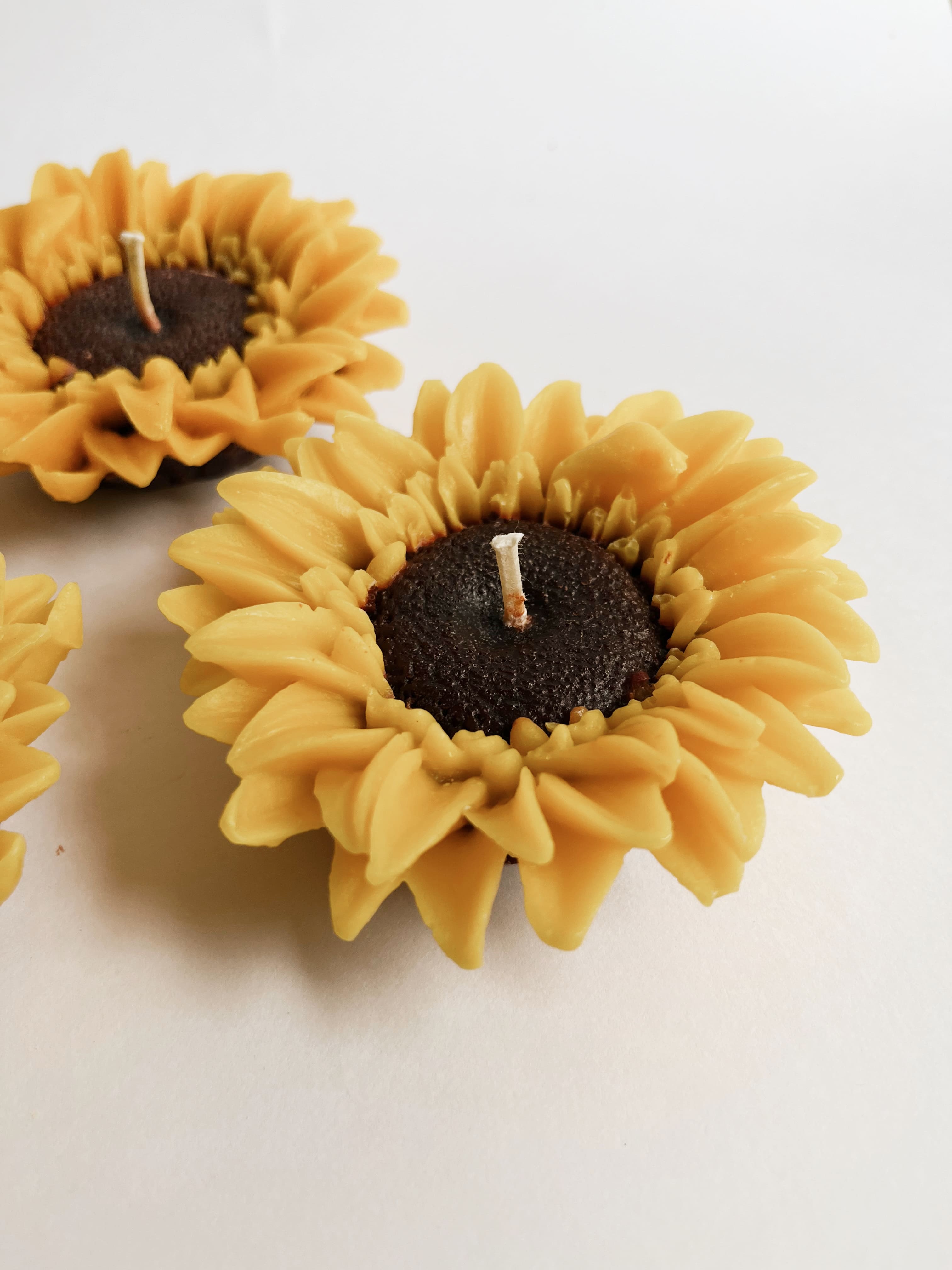 Sunflower Candle | Floatable | Mandarian Scent thumbnail 3