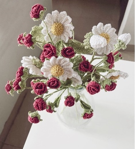 Crochet Daisy and Mini Rose Combo |  Includes 2 -3 head daisy , 4 pink rose sticks | Handmade